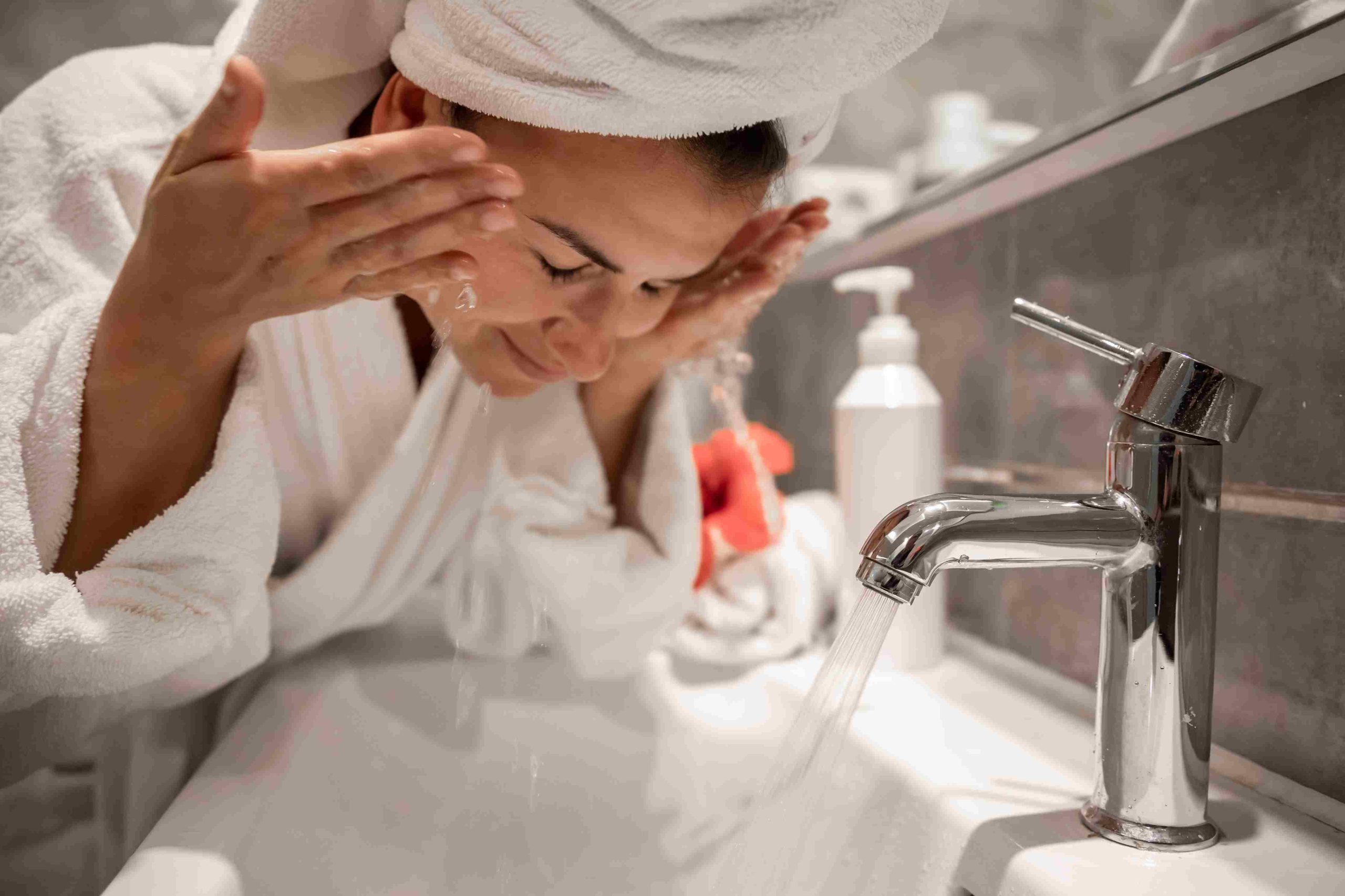 perbedaan facial wash dan facial foam